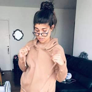 Meet your Posher, Daniela